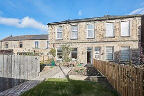 Host Stay Cheviot House