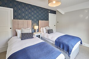 Host Stay White Lodge