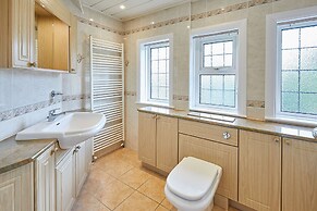 Host Stay White Lodge