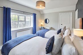 Host Stay White Lodge