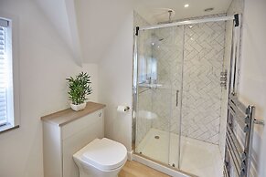 Host Stay White Lodge