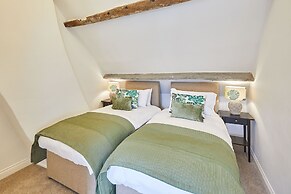 Host Stay Waterlily Cottage