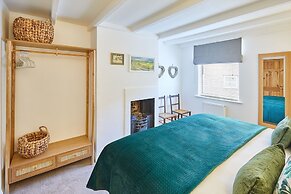 Host Stay Waterlily Cottage