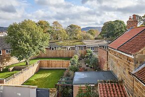 Host Stay Waterlily Cottage