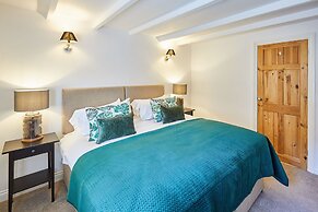 Host Stay Waterlily Cottage