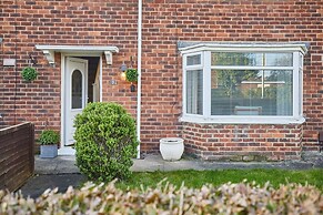 Host Stay Newsam Crescent