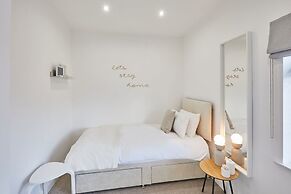 Host Stay Newsam Crescent