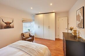 Host Stay Newsam Crescent