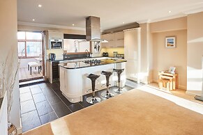 Host Stay The Chimneys