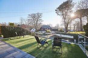 Host Stay The Chimneys