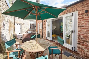 Host Stay The Old School House