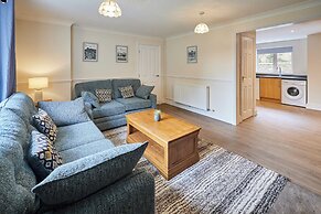 Host Stay Greens Yard House