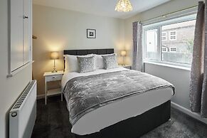 Host Stay Greens Yard House