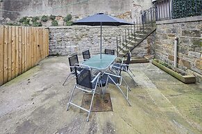 Host Stay Greens Yard House