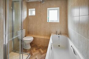 Host Stay Greens Yard House