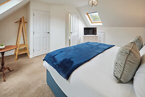 Host Stay Greens Yard House