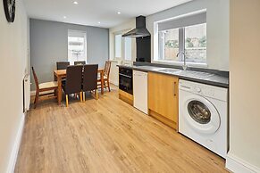 Host Stay Greens Yard House