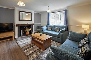 Host Stay Greens Yard House