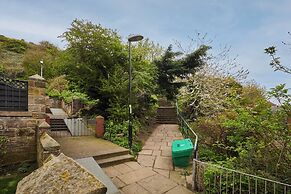 Host Stay Greens Yard House