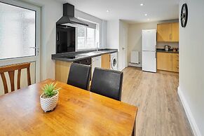 Host Stay Greens Yard House