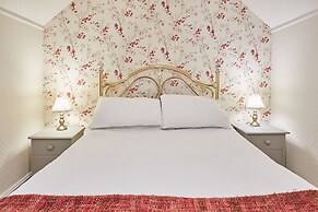 Host Stay Lavender Cottage