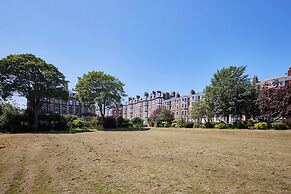 Host Stay Brooklands Timeless