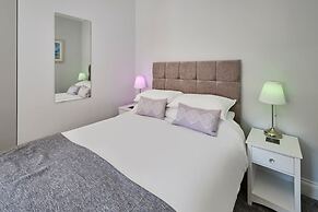 Host Stay Brooklands Timeless