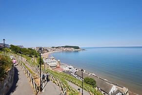 Host Stay Brooklands Timeless