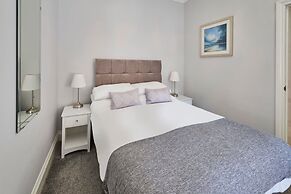 Host Stay Brooklands Timeless