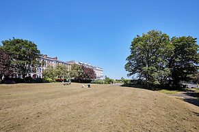 Host Stay Brooklands Timeless