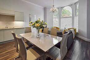 Host Stay Brooklands Timeless