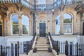 Host Stay Brooklands Timeless