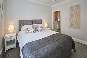 Host Stay Brooklands Timeless