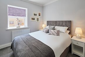 Host Stay Brooklands Timeless