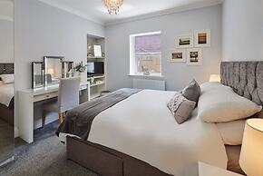 Host Stay Brooklands Timeless