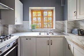 Host Stay Tripps Mews