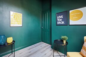 Host Stay Tripps Mews