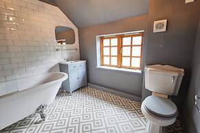 Host Stay Tripps Mews