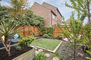 Host Stay Garden Cottage