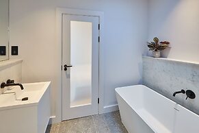 Host Stay Taylor Street