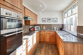 Host Stay High Street