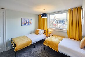 Host Stay Holyrood Lodge