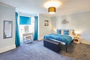 Host Stay Holyrood Lodge