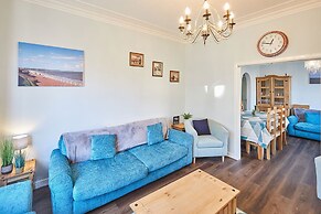 Host Stay Holyrood Lodge