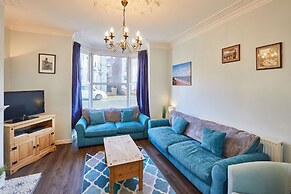 Host Stay Holyrood Lodge