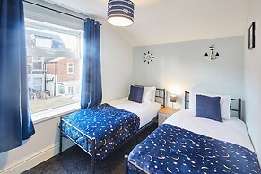 Host Stay Holyrood Lodge