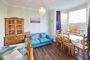 Host Stay Holyrood Lodge