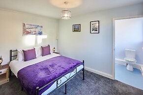 Host Stay Holyrood Lodge