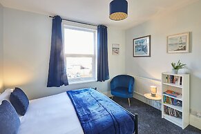 Host Stay Holyrood Lodge