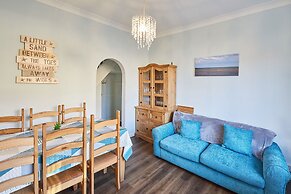 Host Stay Holyrood Lodge